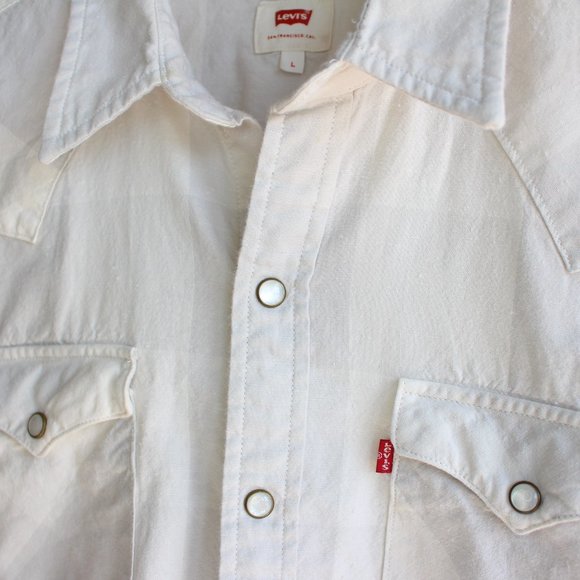 Levi's White and Grey Checkered Button Up Shirt - Picture 3 of 4